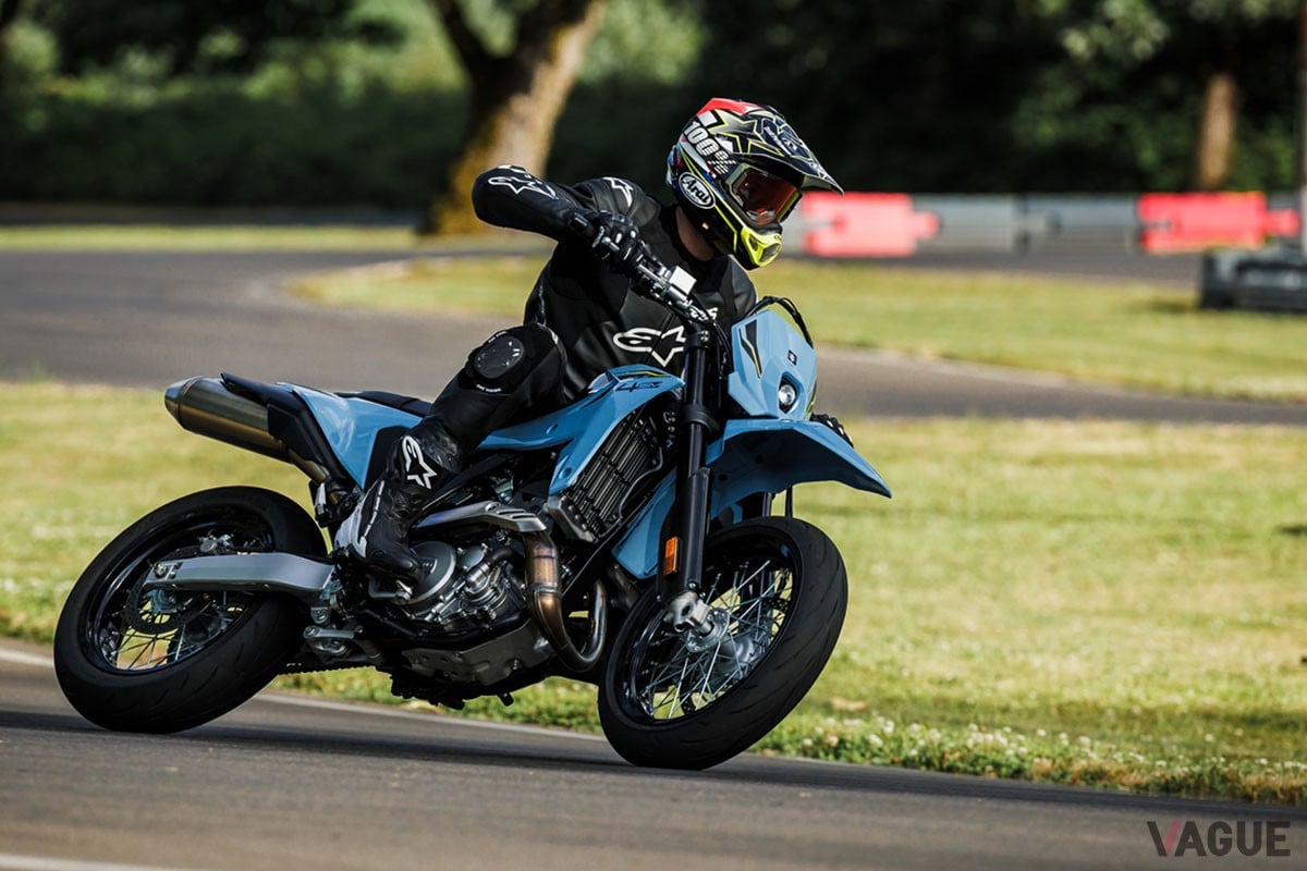 2025年後半の日本発売に向けて準備中となっているモタード、スズキ「DR-Z400SM」