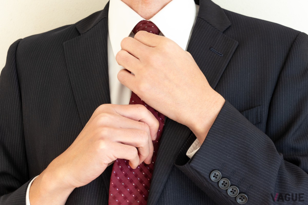 多くの場合でスーツにネクタイ着用が無難