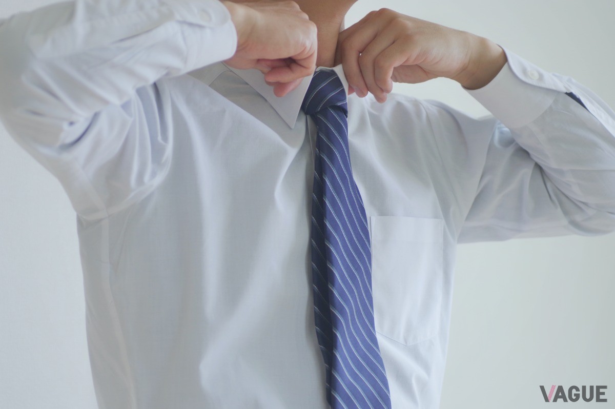 多くの場合でスーツにネクタイ着用が無難