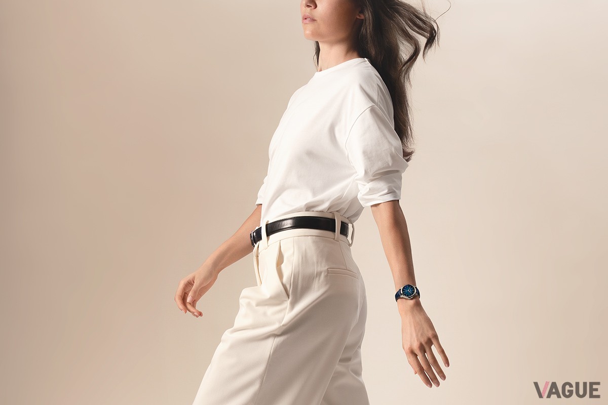 34mmと小ぶりだが女性の腕ではたっぷりとした存在感