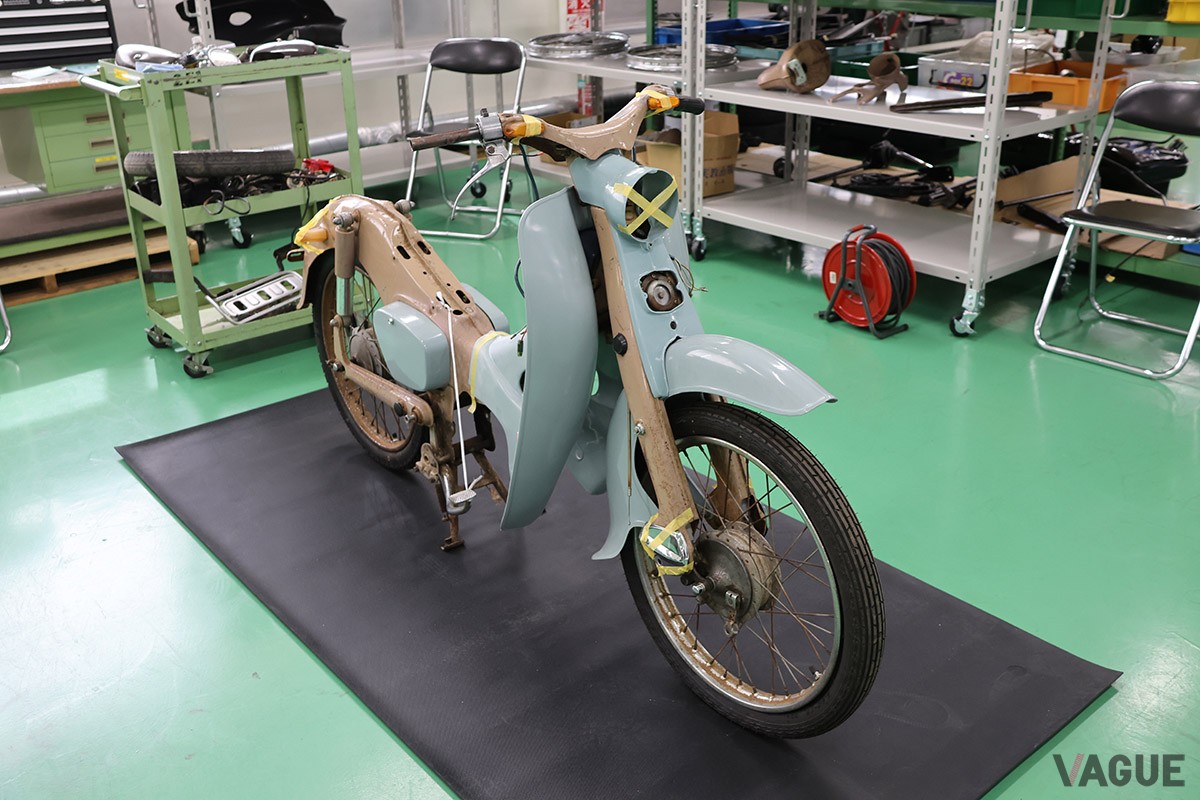 ホンダ学園では創立50周年記念に向け、古い「スーパーカブ」をレストアして全国をめぐる「Cubチャレンジ」など他のプロジェクトも進行中