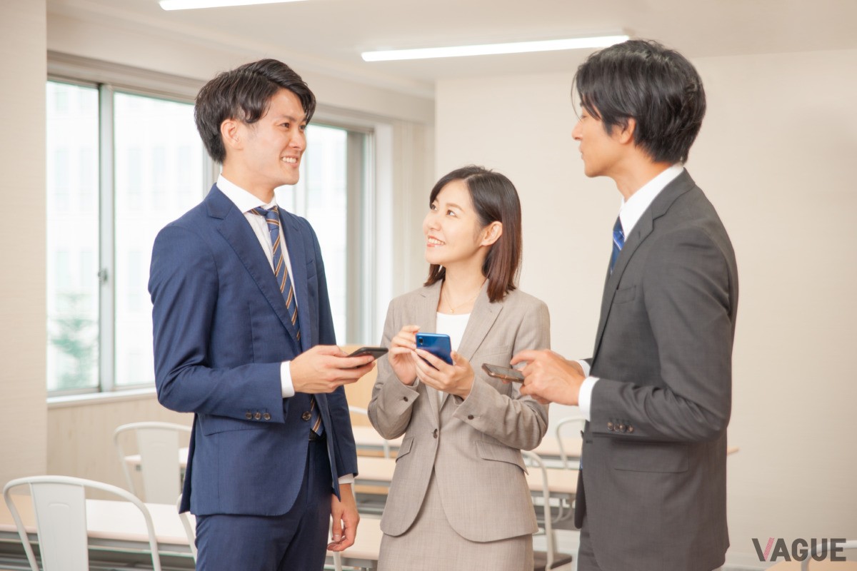 双方が相手が求める形式や距離感を探りながら、表現を使い分けることが必要