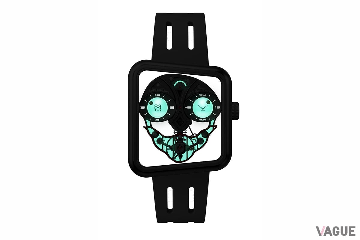 時・分・秒を伝える両目と口元、パワーインジケーターには蓄光仕様を採用。暗闇の中、青白い光と共に浮かび上がるジョーカーの表情は強烈なインパクト！