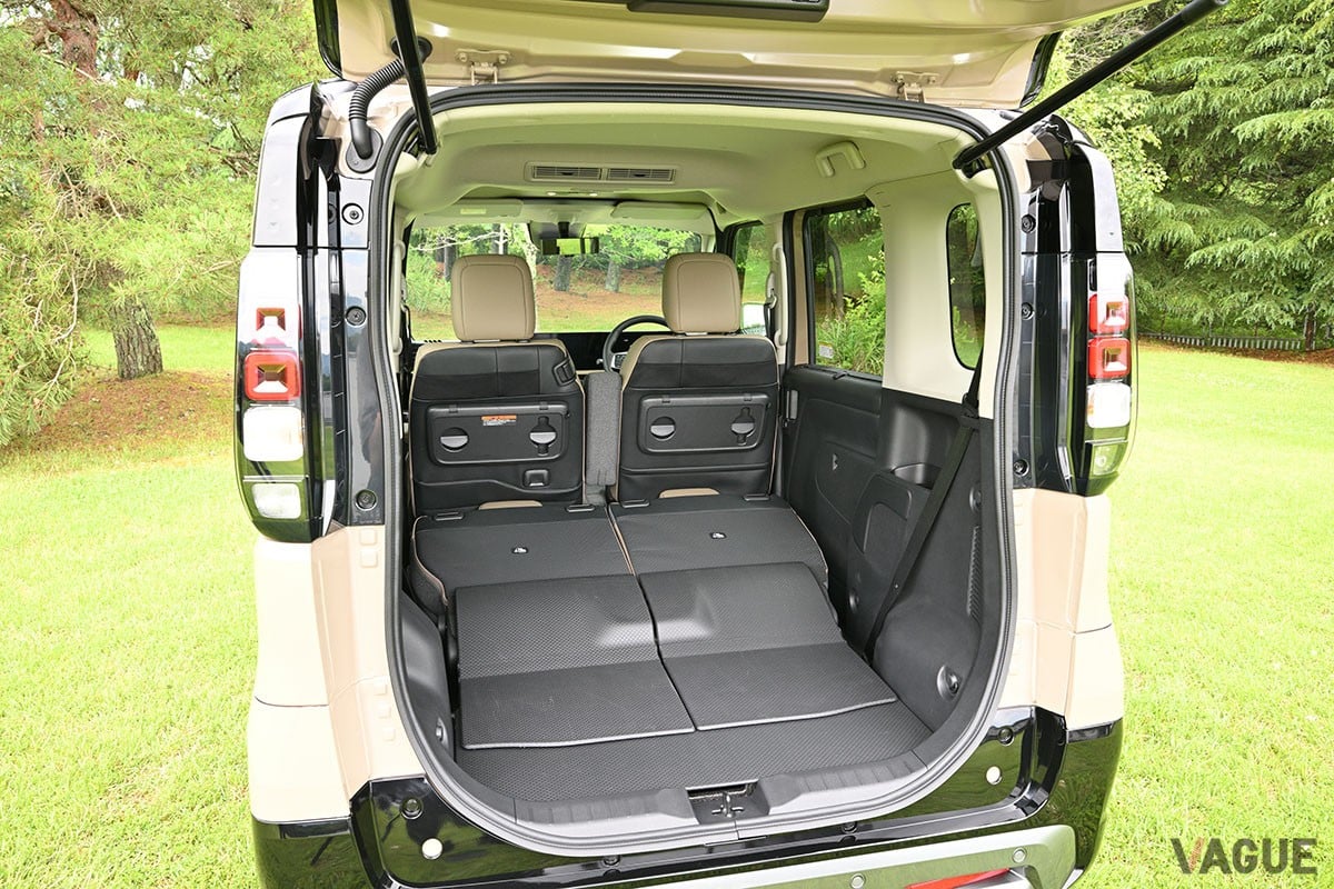 早くもヒット！ 三菱 新型「デリカミニ」のラゲッジスペースをチェック