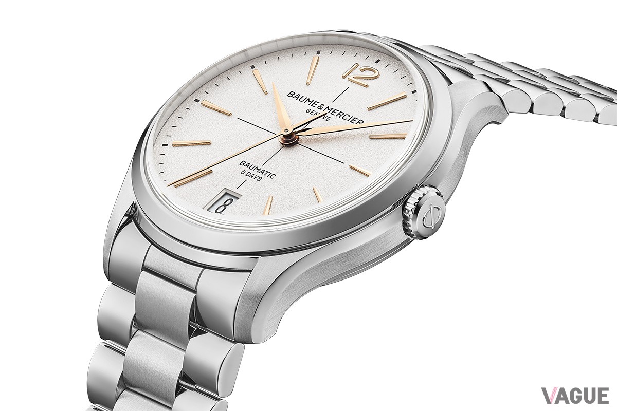 オフホワイトダイヤル×スチールブレスレットの「M0A10793」（52万8000円 消費税込）