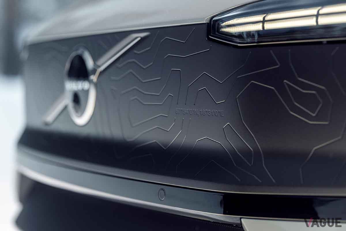 ボルボ新型「EX30クロスカントリー」