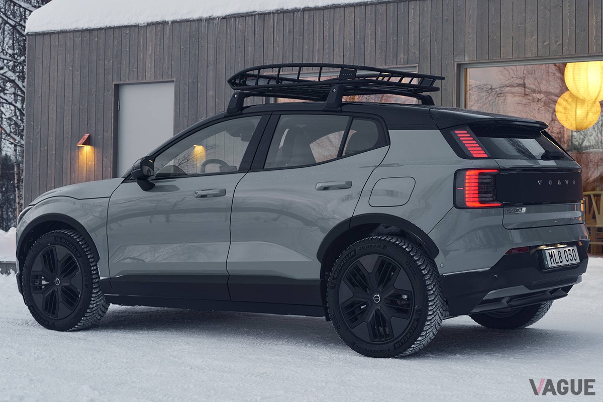 ボルボ新型「EX30クロスカントリー」