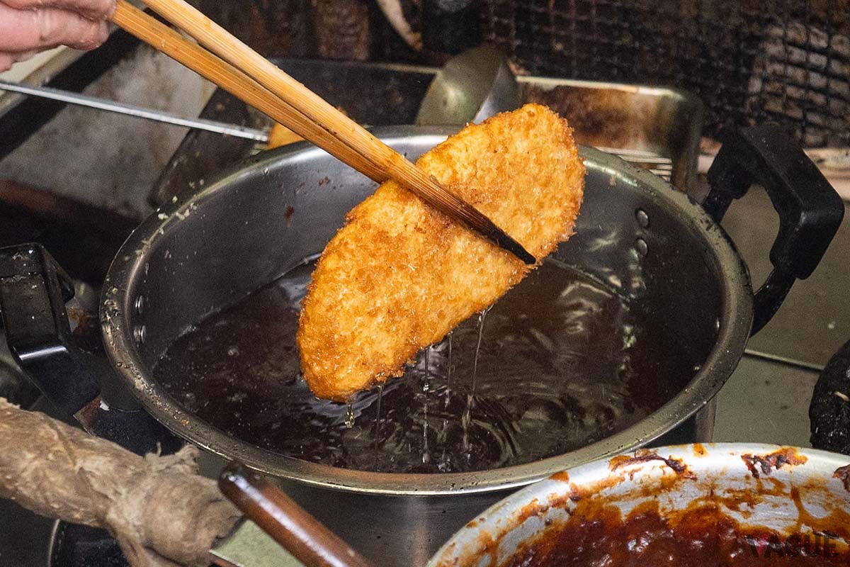 カツカレーのカツやアジフライなど、揚げたてだからこそ衣のザクっと感がいい！