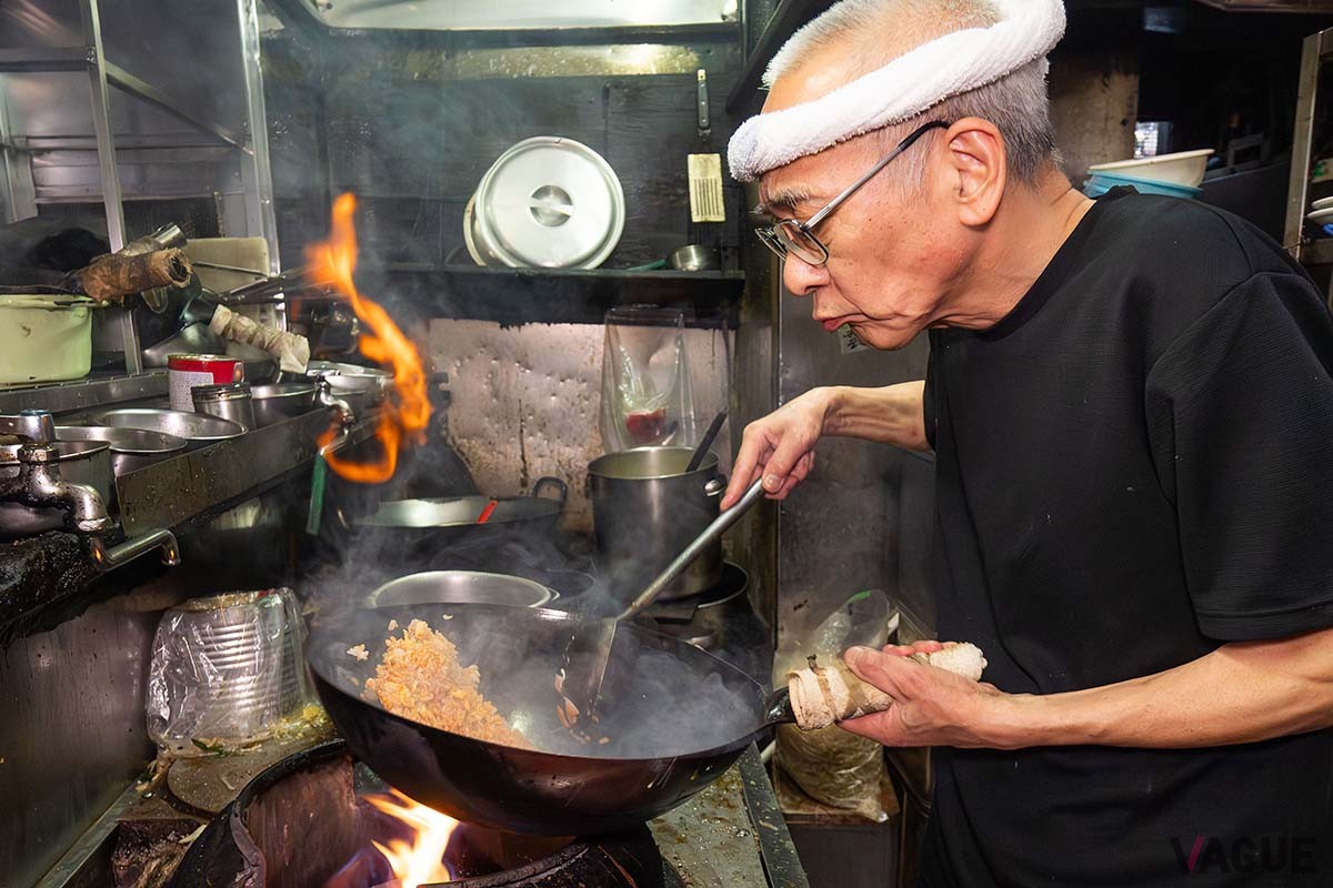 「おすすめは3時間飲み・食べ放題。夜はこれが主流だよ」（店主）