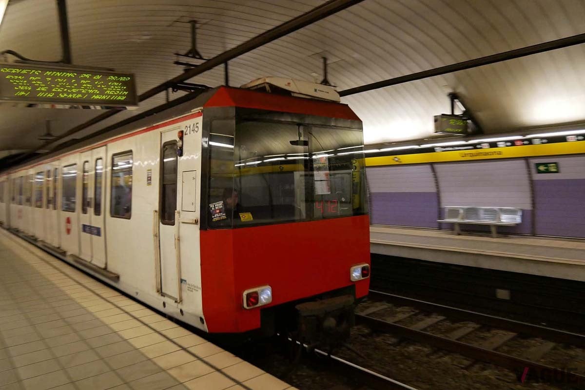 海外の電車内では巧妙なスリ軍団の連携による被害が多発している