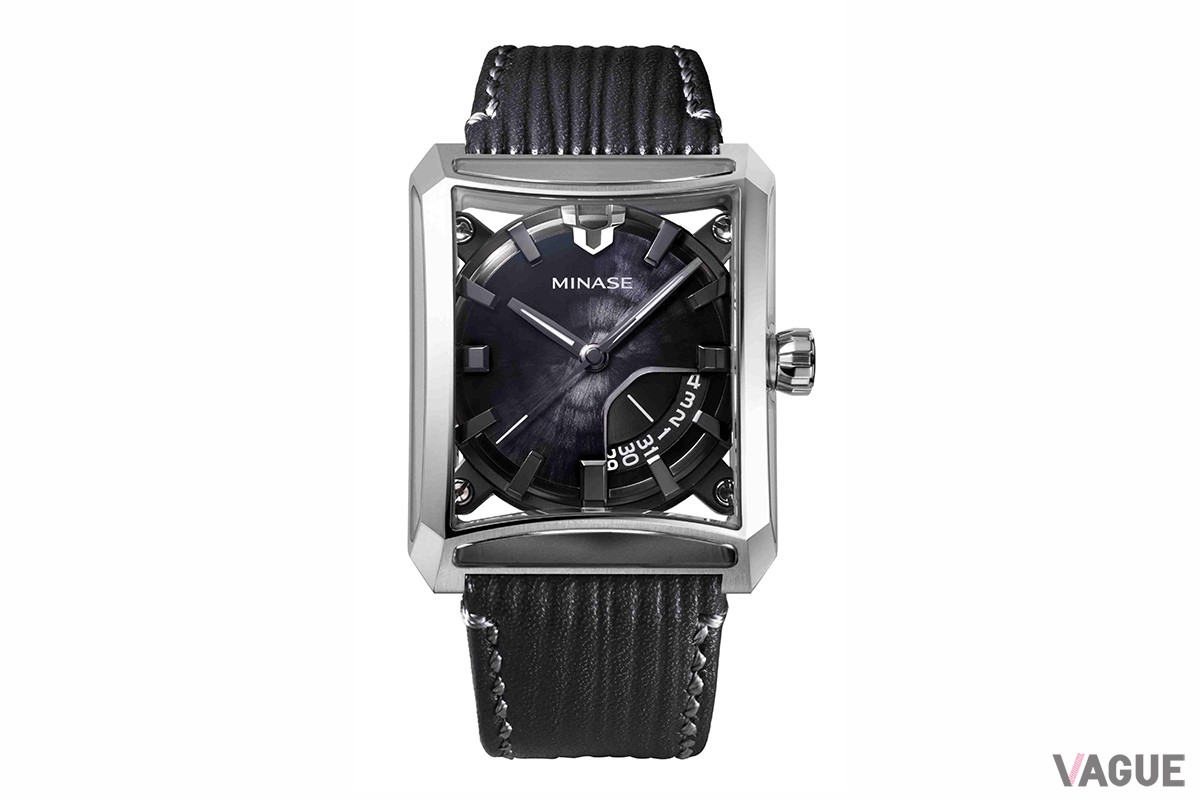 雪平模様を生み出す電鋳には高度な技法が必要になると言う。デイト表示もユニーク