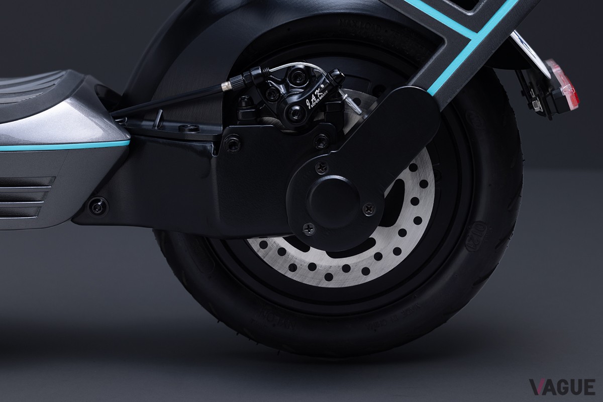 高い制動性能を誇るディスクブレーキを採用