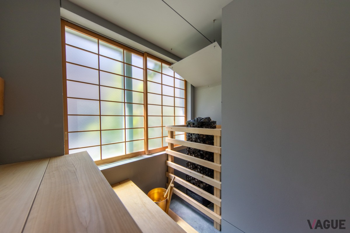 木の香りと静寂に包まれたプライベート空間