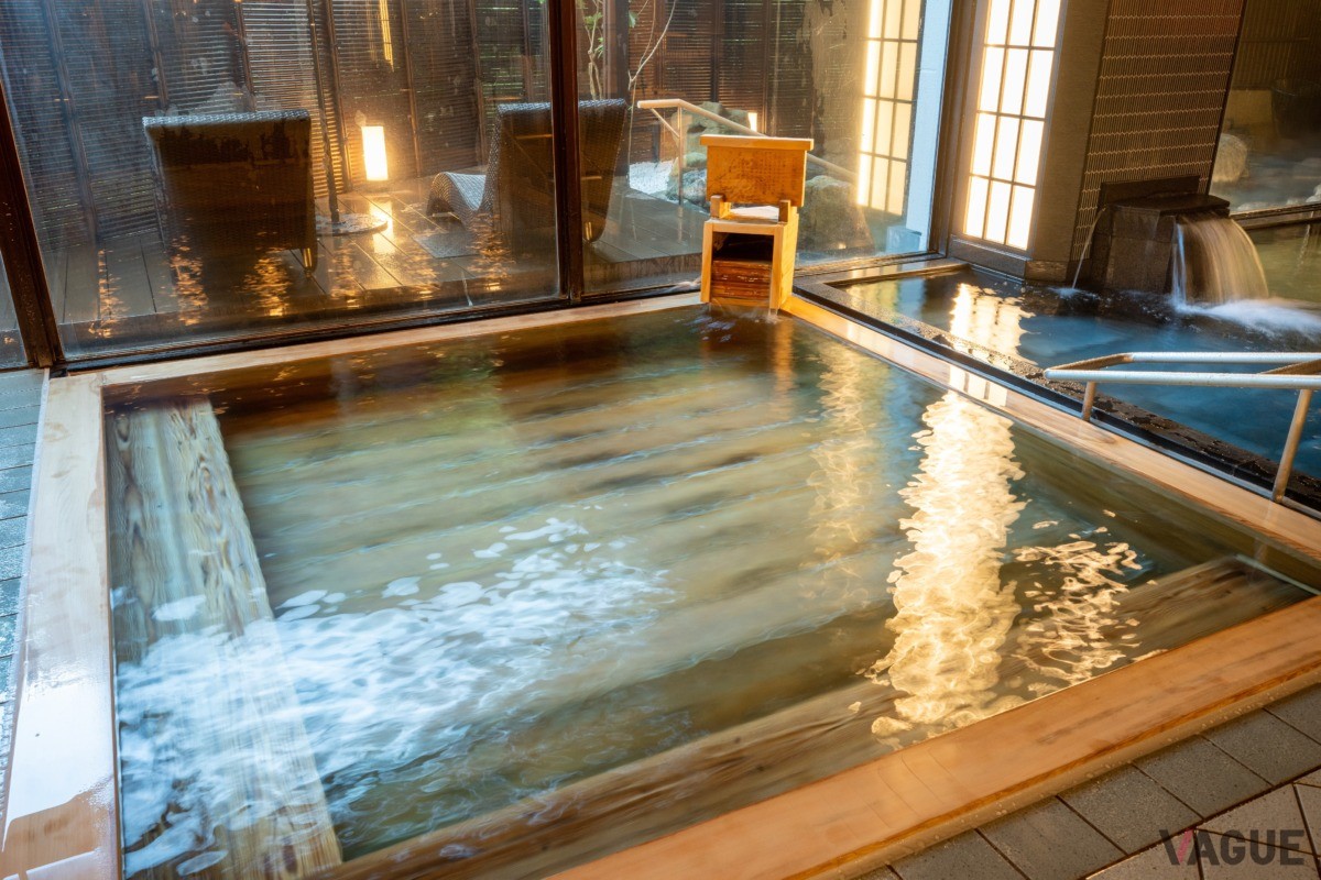 内湯のひとつに檜を使用