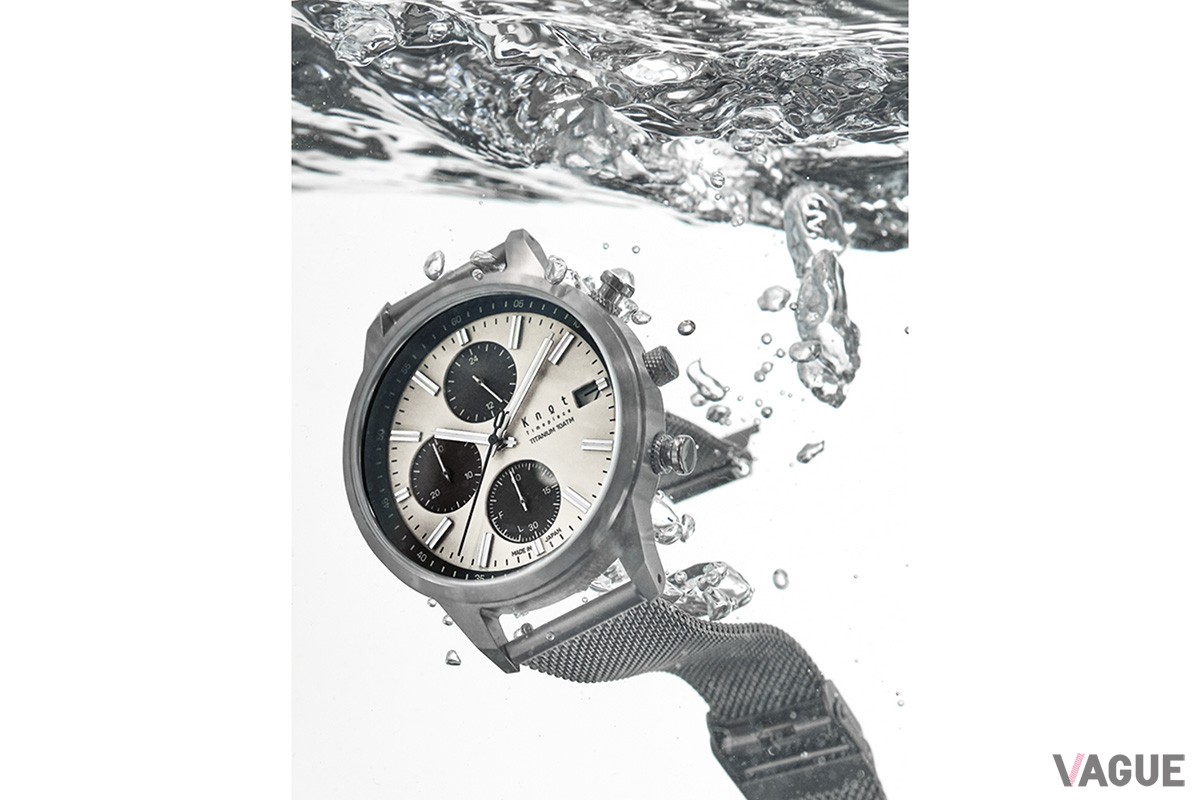 防水性は10気圧。水辺での使用や雨の日でも安心して身につけられる