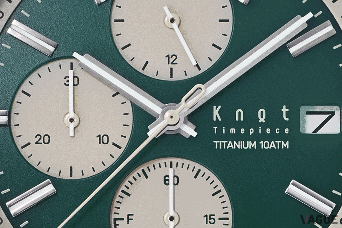 6時位置のパワーリザーブ表示は4時位置のボタンにて操作。残量が確実に把握できるので安心感を持って扱える