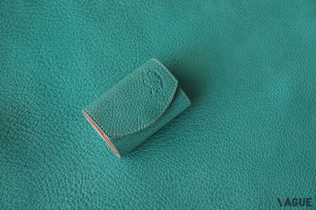 高級感を生み出すターコイズカラーとシュリンク加工を施した限定モデル