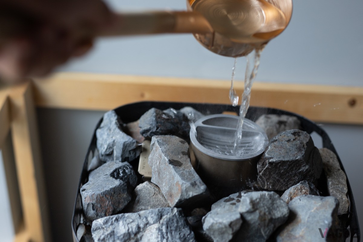 ロウリュ時の水を蓄える筒状の独自機構