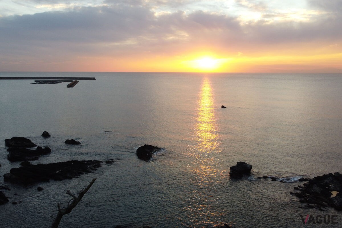 夕陽の落ちるプライベートビーチ