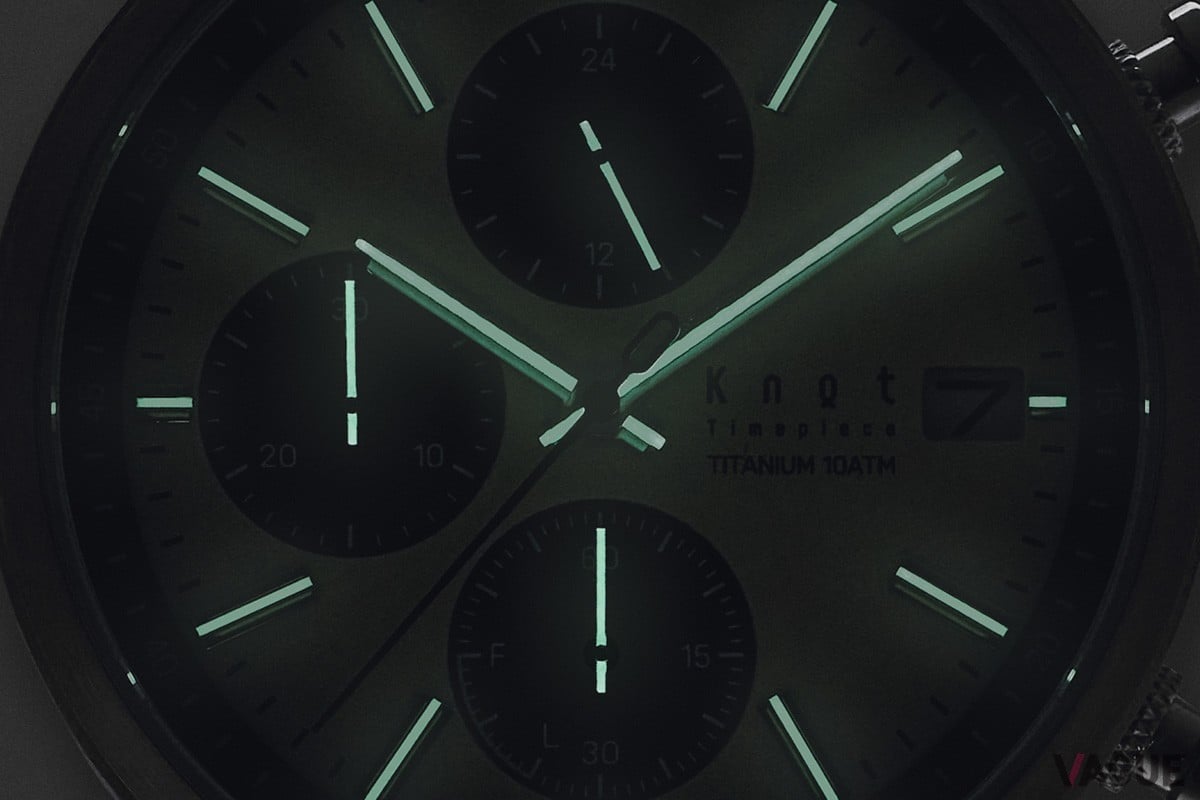 針やインデックスには夜行を塗布。統一された太さにより光っている様子もスタイリッシュだ