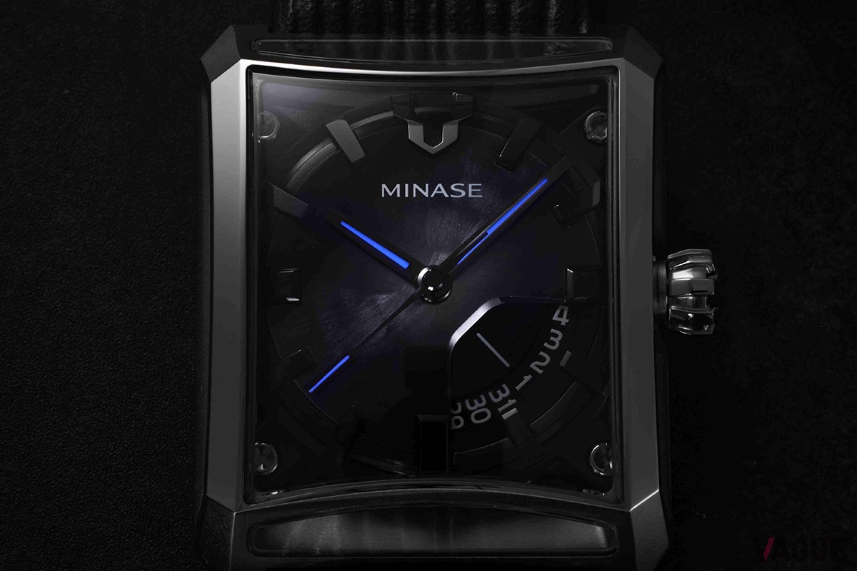 夜光の針が鮮やかに光る