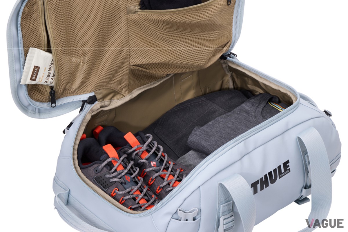 内装は清掃が容易なコーティング生地を採用