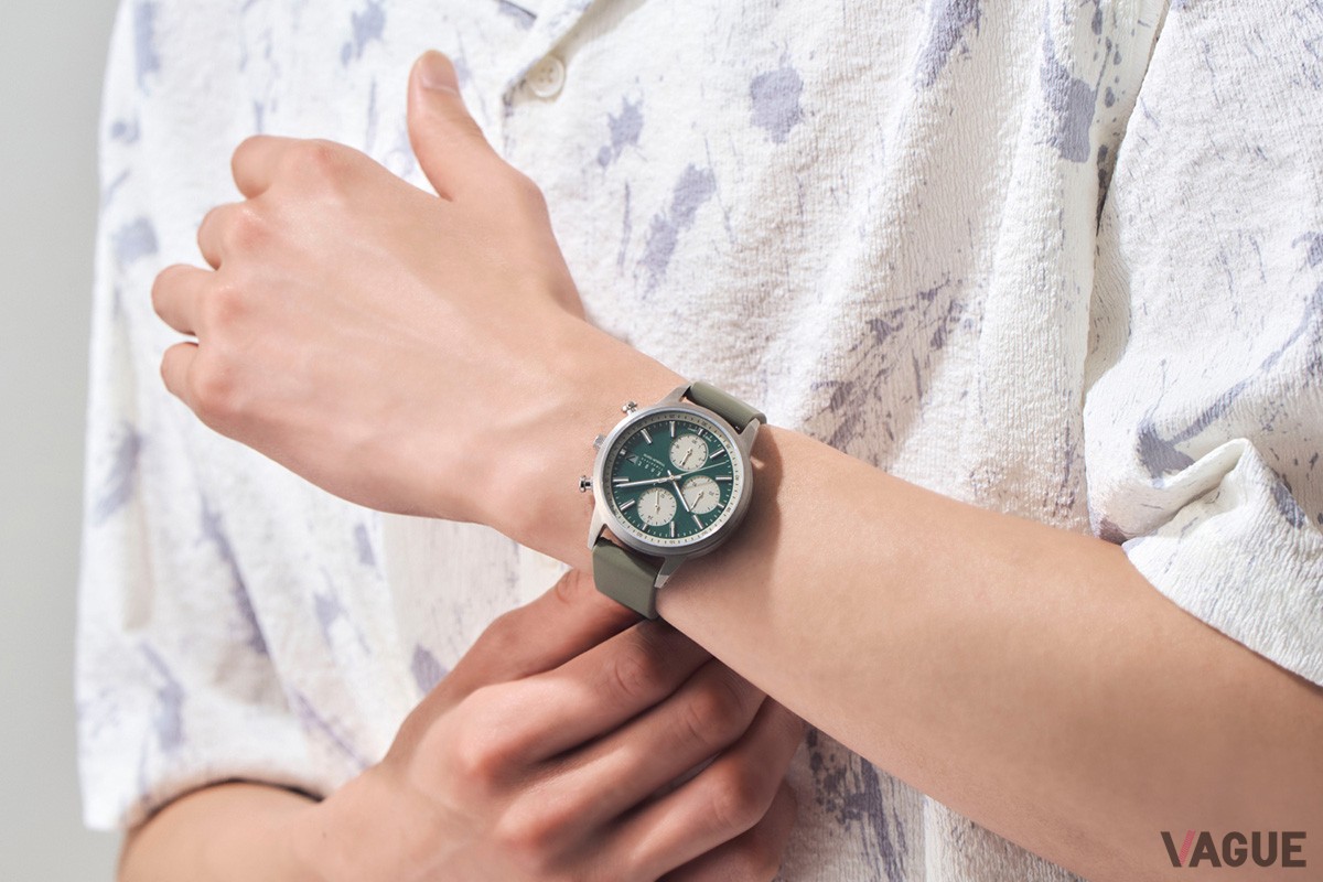 ストラップの組み合わせでもさまざまに印象が変化する