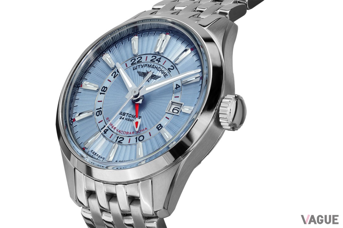 ケースやバンドはステンレススチール製。ケース径は42mm
