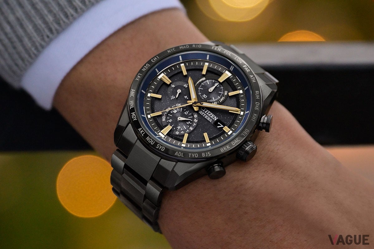 もちろん針とインデックスには夜光も塗布され暗所でも視認性を発揮。星空観測の日にも身につけていきたい