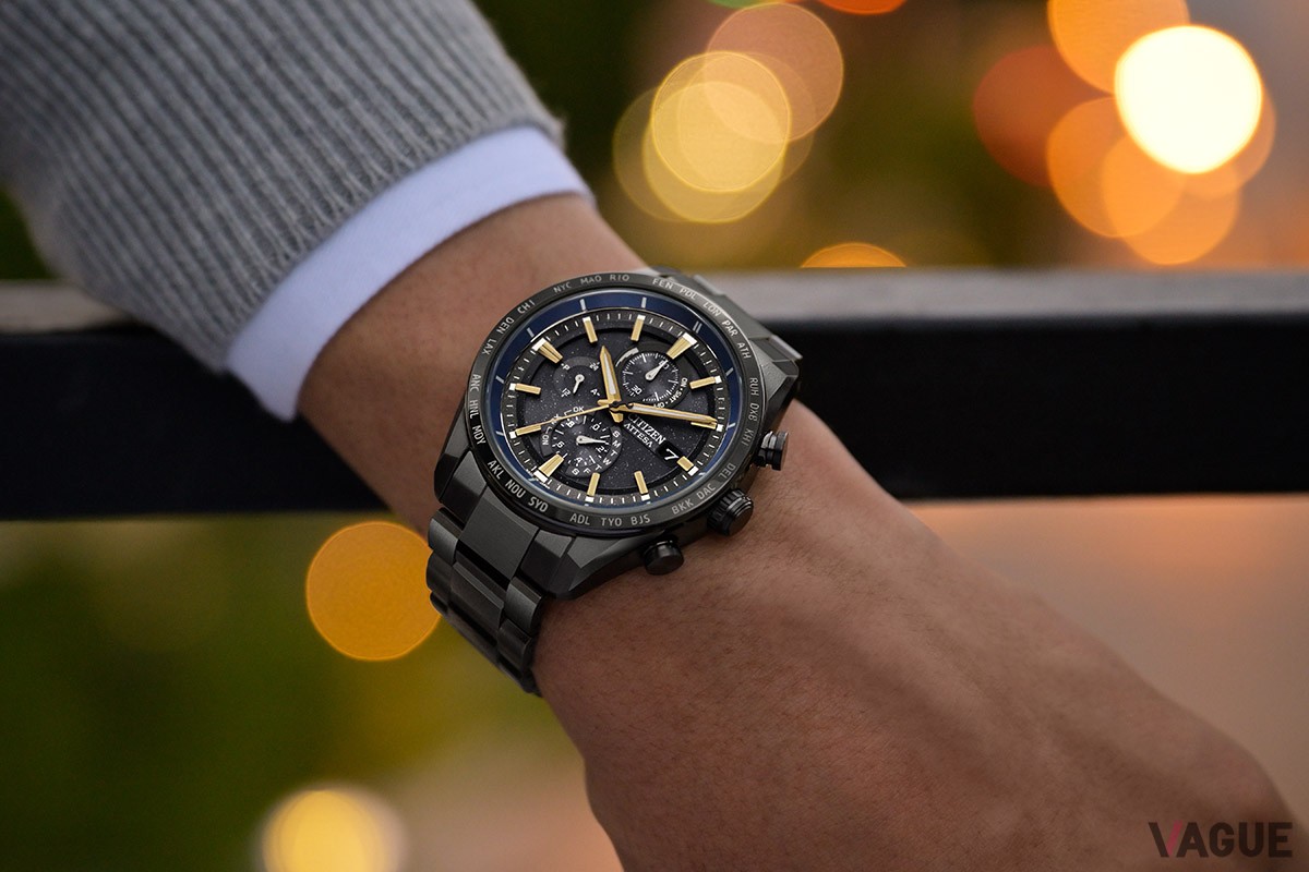 もちろん針とインデックスには夜光も塗布され暗所でも視認性を発揮。星空観測の日にも身につけていきたい