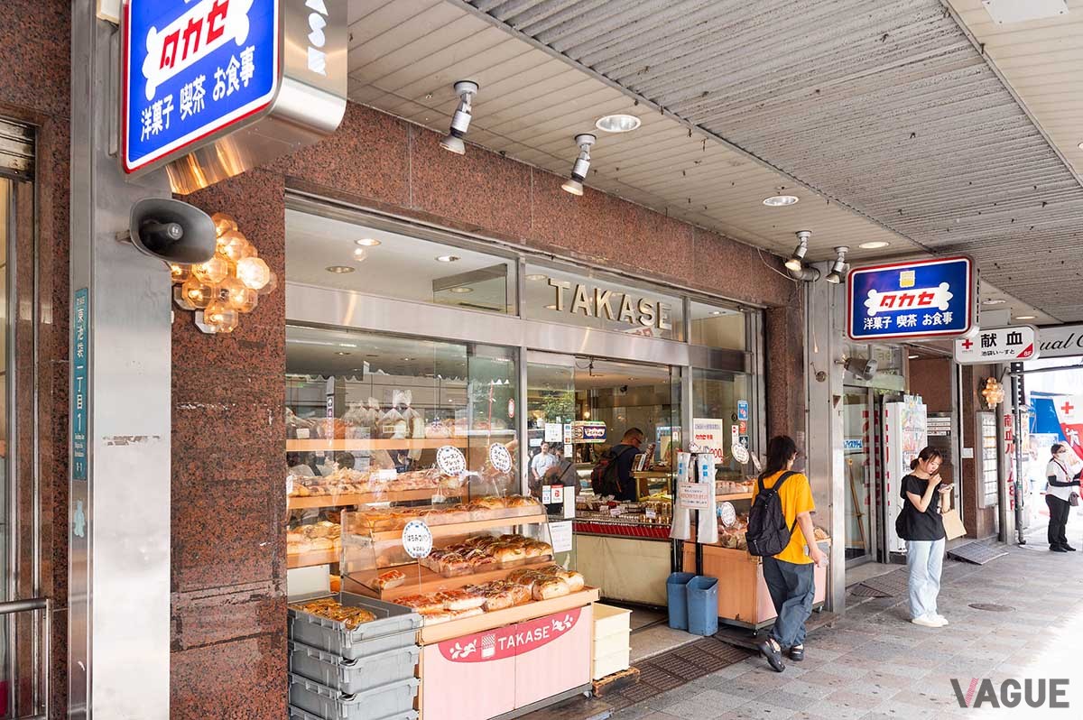 1階のパン・洋菓子フロア。営業時間9：00～21：00