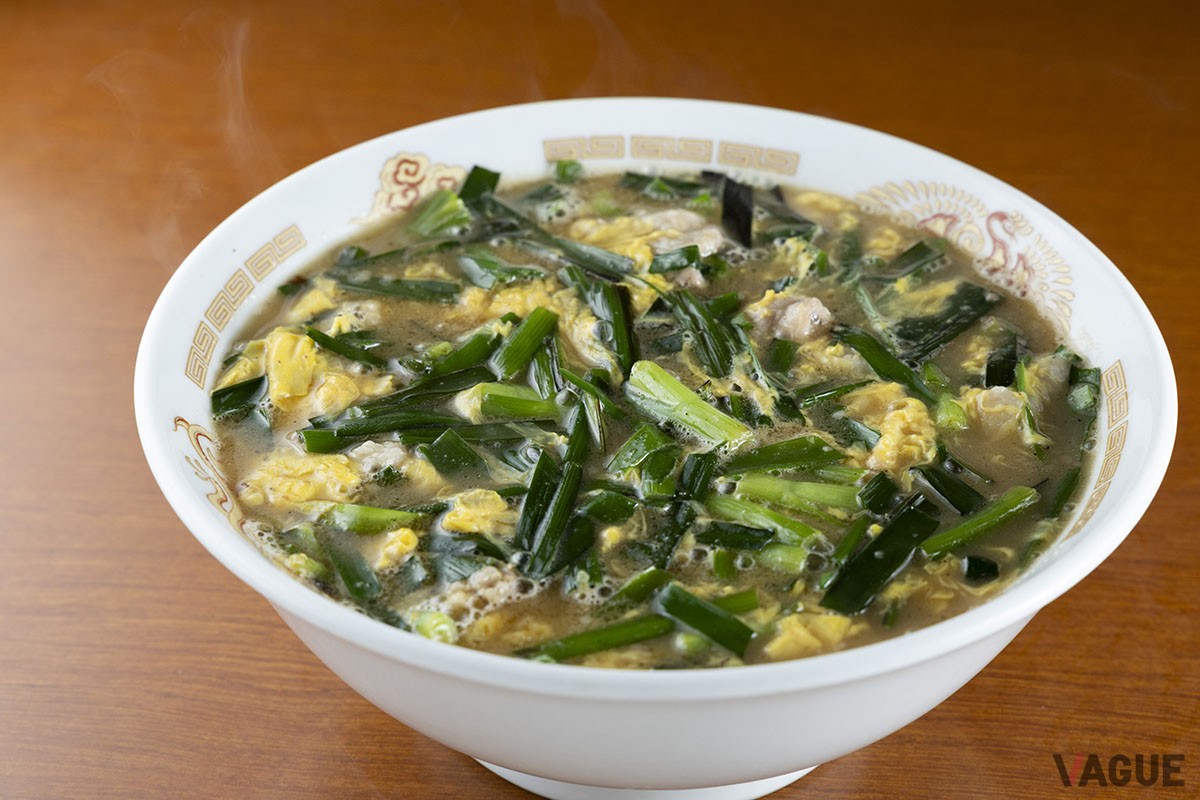 ニラそば950円。たっぷりのニラで、夏バテや疲労回復時に食べたくなる味