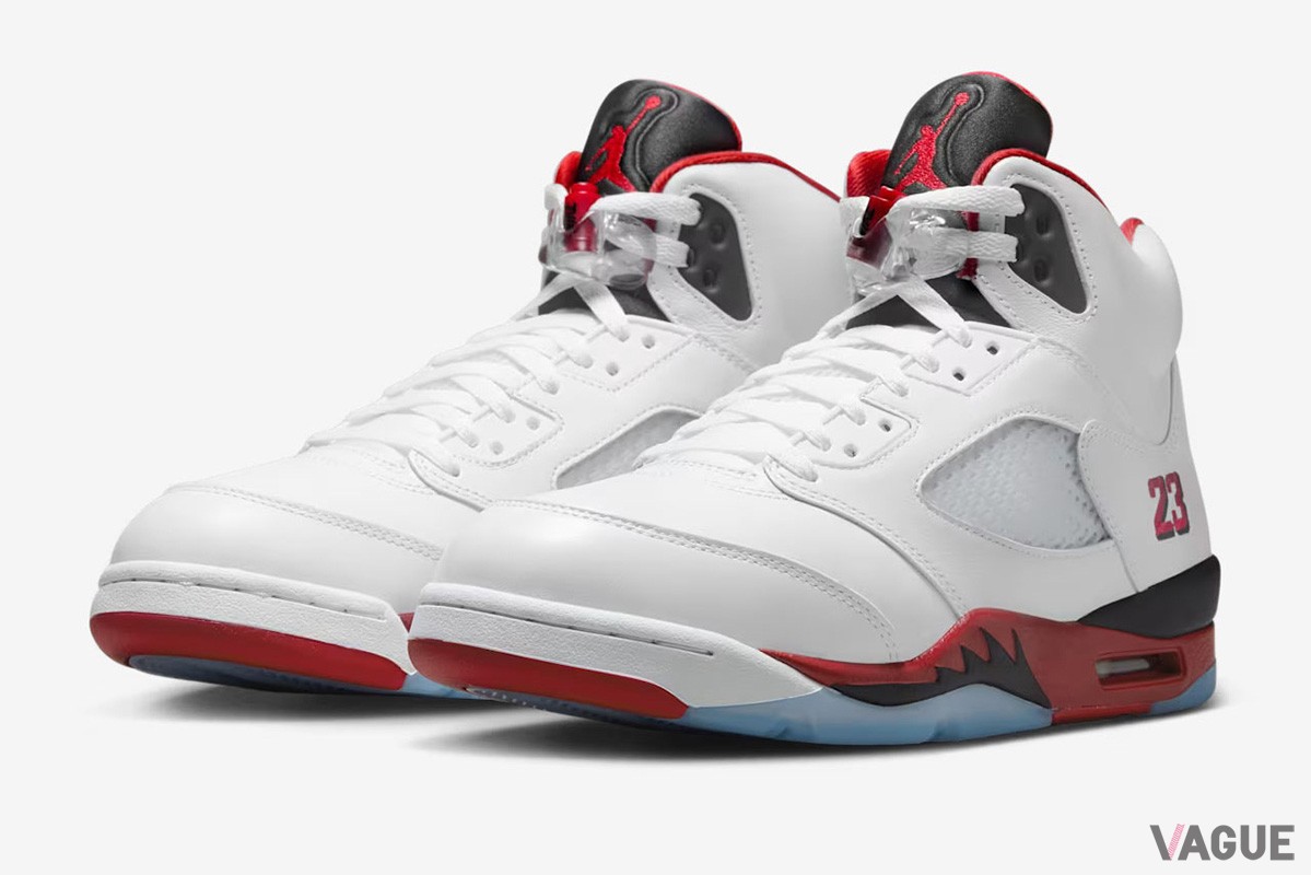 「エア ジョーダン 5」の人気色Fire Red“Black Tongue”が待望の復活