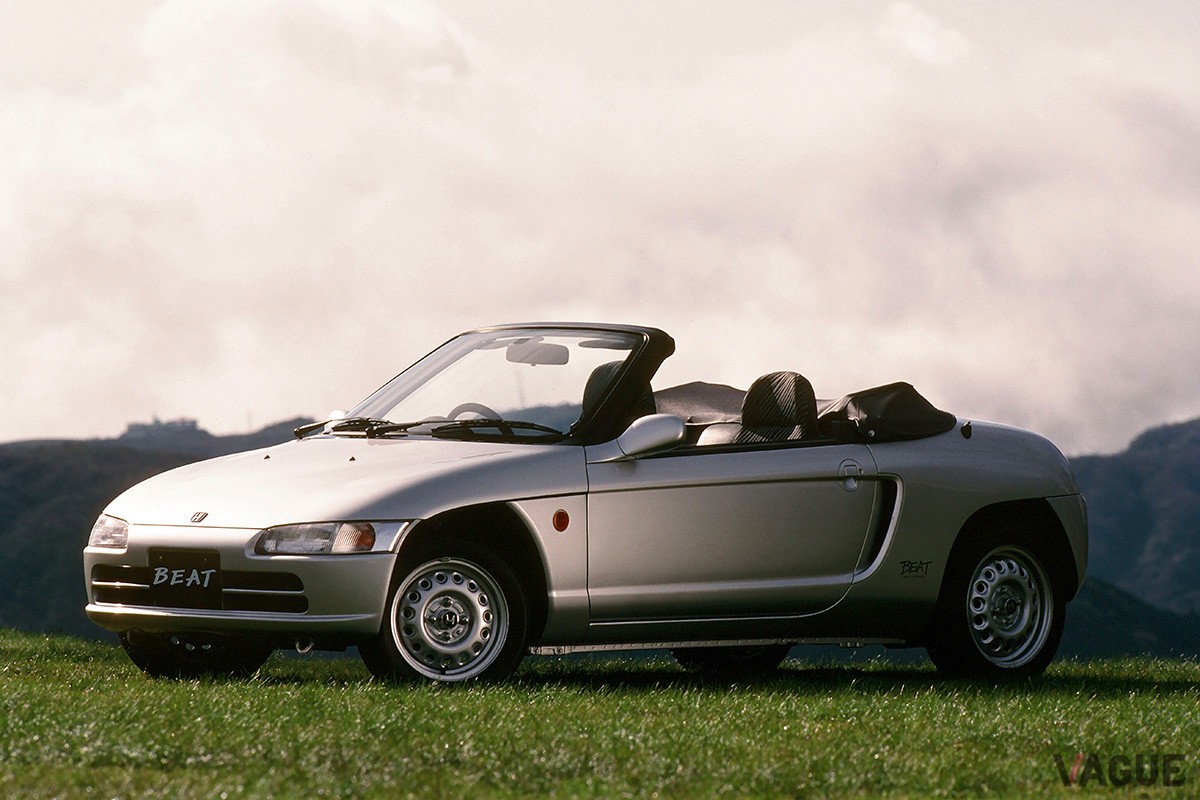 量産車として世界初のミッドシップ・フルオープンモノコックボディを採用