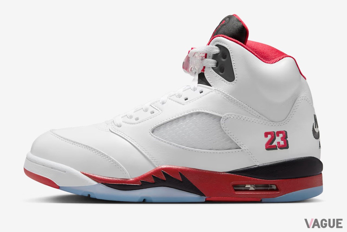 「エア ジョーダン 5」の人気色Fire Red“Black Tongue”が待望の復活