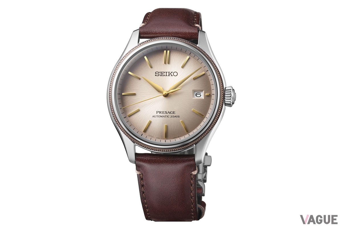 ステンレススチール製ケースは柔らかな曲線で構成されており、金属でありながらもどこか暖かみのあるしなやかな造形