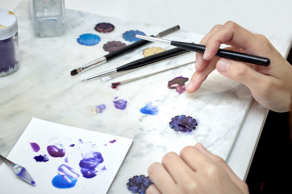 ダイヤル1枚1枚に直筆で作品を描くという斬新な取り組み