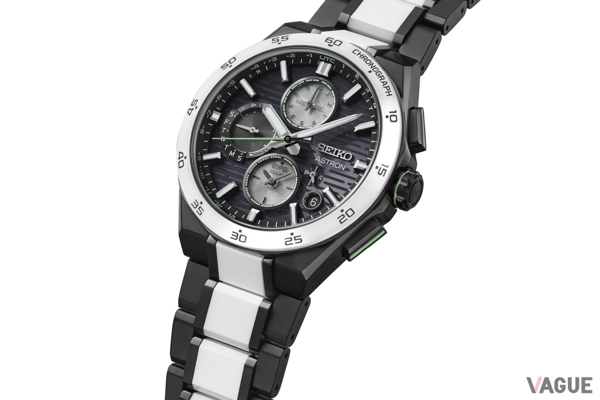 ブラックコーティングを施したチタンケースに、ホワイトセラミックスを合わせた「SBXC185」