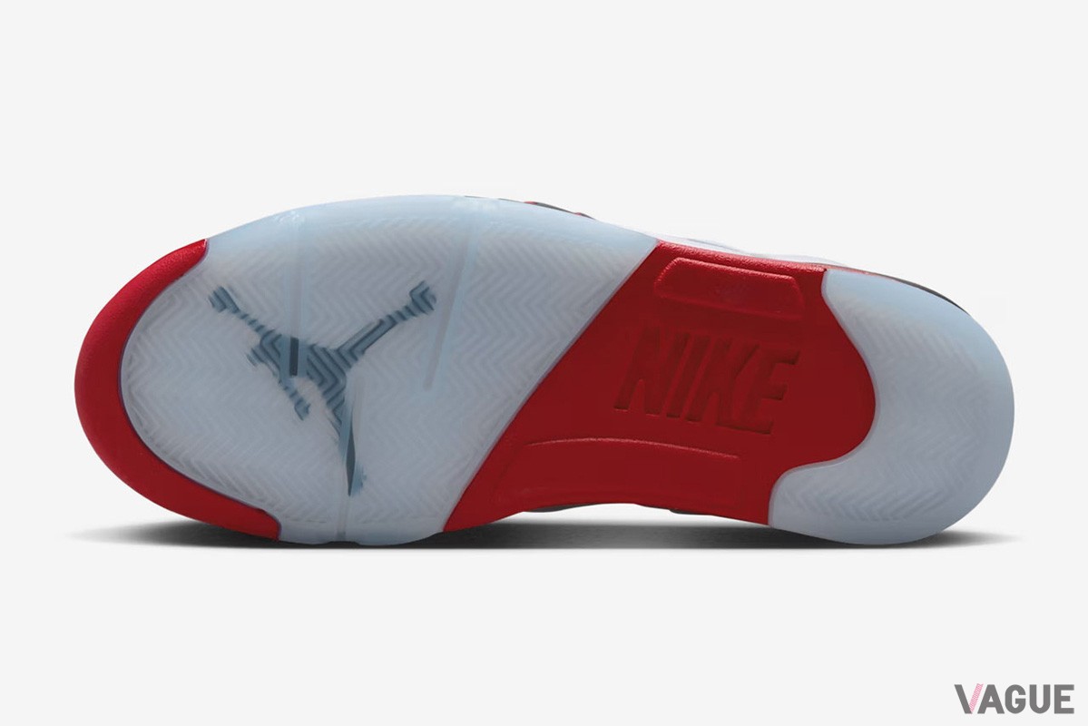「エア ジョーダン 5」の人気色Fire Red“Black Tongue”が待望の復活