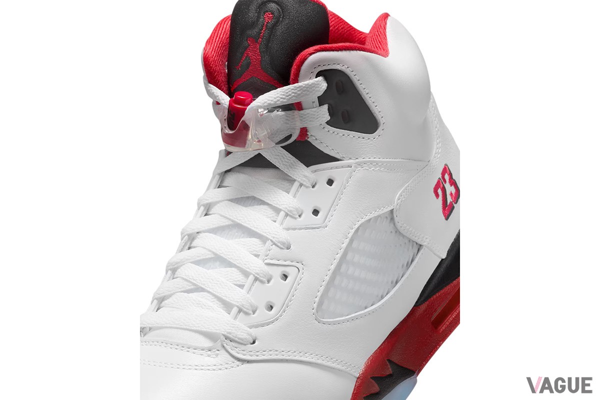 「エア ジョーダン 5」の人気色Fire Red“Black Tongue”が待望の復活