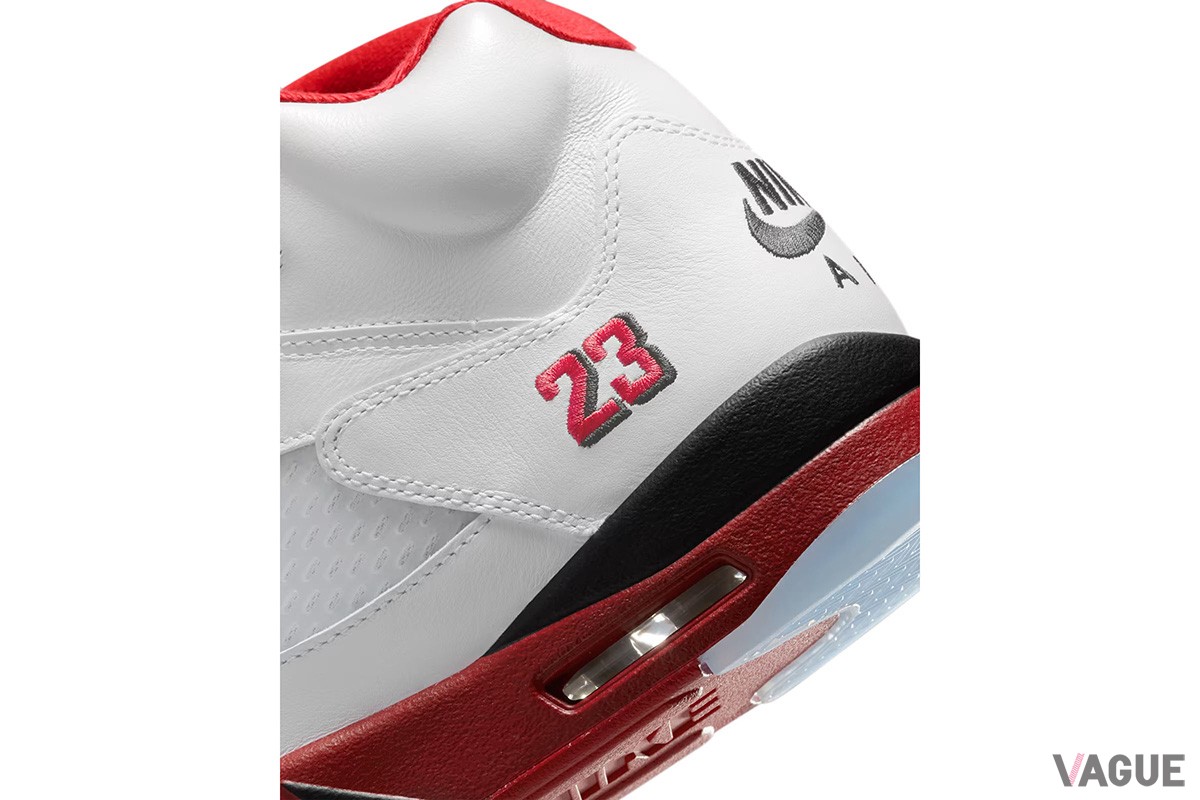 「エア ジョーダン 5」の人気色Fire Red“Black Tongue”が待望の復活