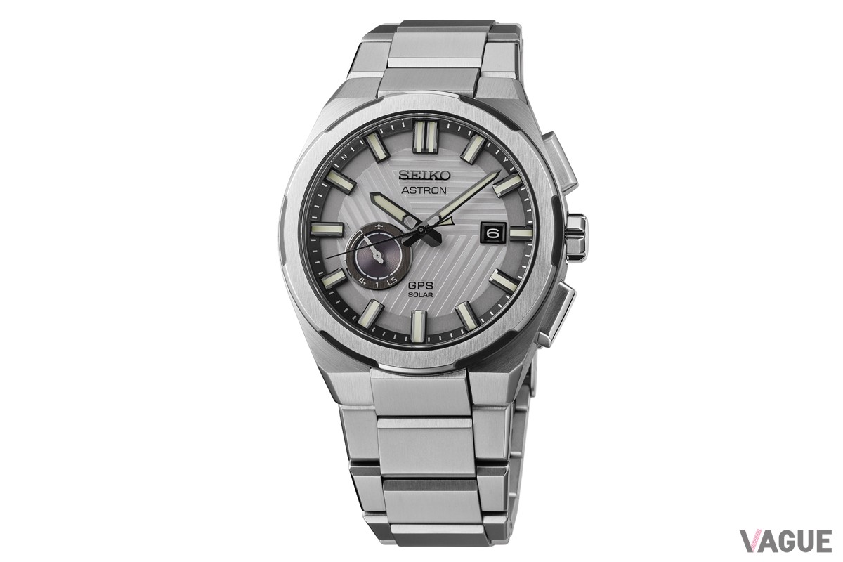 上層部の切り欠きは、12か所のインデックスに対応するようにデザインされ視認性を高めている