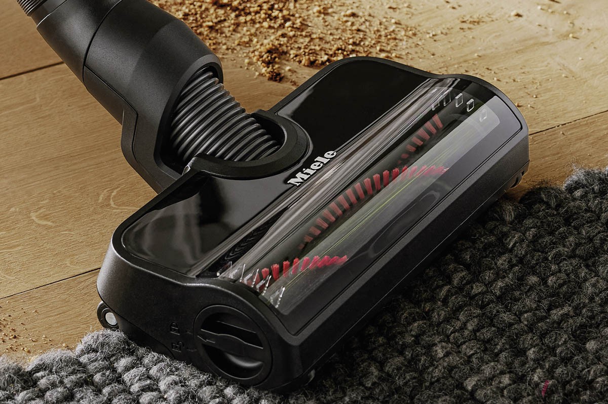 「Duoflex HX1」も「HX2」と同じく、自社製モーターと“Vortexテクノロジー”を搭載、ブラシ幅いっぱいにパワフルな吸引力を発揮する