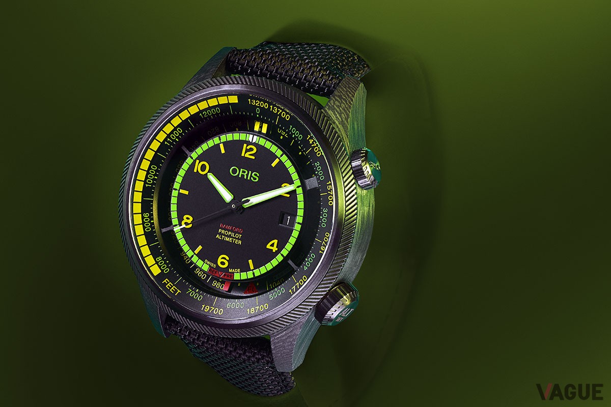 情報が色分けされたことで、読み取りたい数字によりスムーズにアクセスできるように。スーパールミノヴァの採用で暗所での視認性も確保する