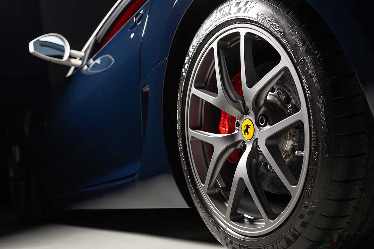 オークションに出品される2012年式フェラーリ「SAアペルタ」Nail Fraser(c)2025 Courtesy of RM Sotheby's
