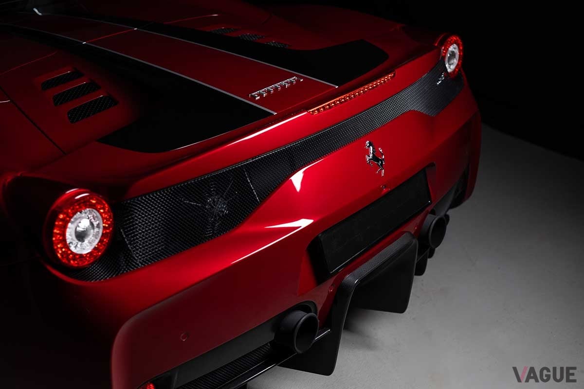 動きのある抽象写真 雨上がりの葉っぱ ただ撮っただけだけど、 単焦点スナップ楽しい