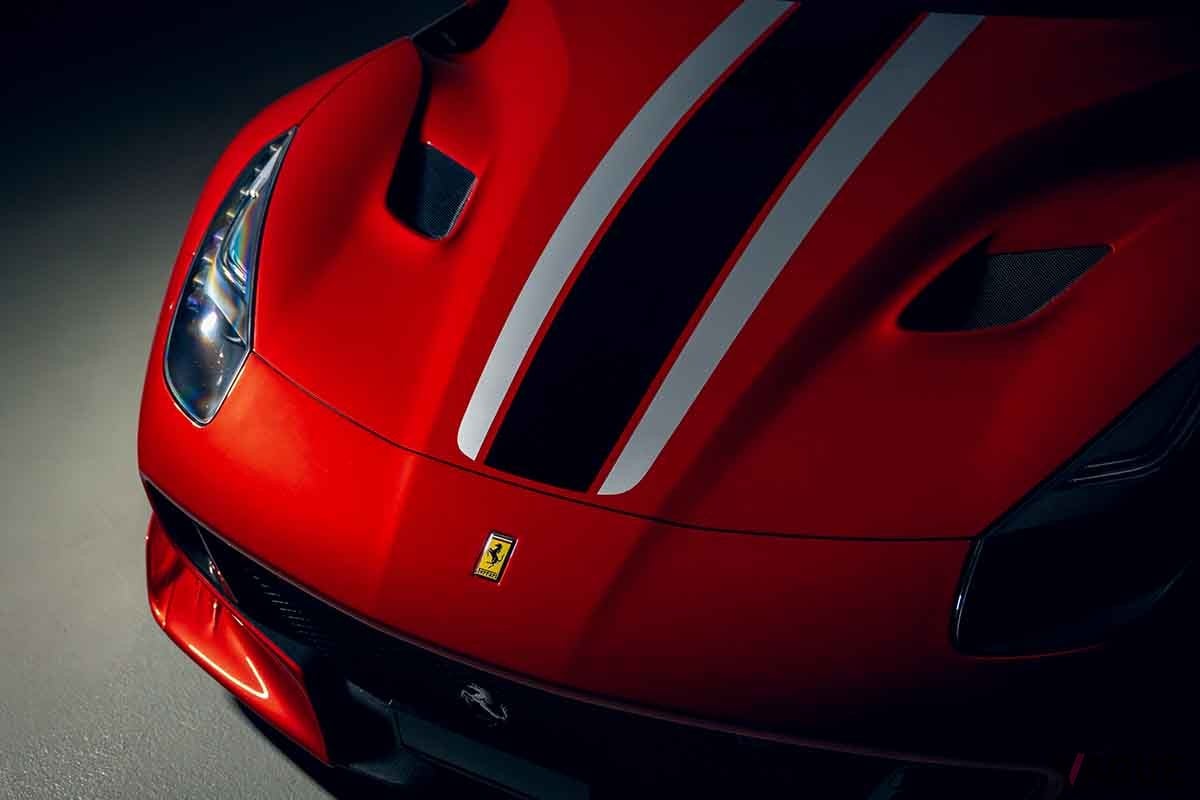 極上のワンオーナー車！ 限定799台の特別な赤いフェラーリ「F12tdf」が