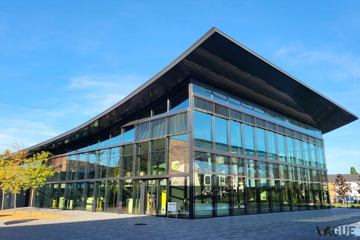 筆者は2023年にドイツのヴィンネンデンにあるケルヒャーの本社メインオフィスやエクスペリエンスセンターを訪れている。業務用民生用に限らず、”清掃機器専業メーカーとして厳格な開発テストや品質管理が行われていた