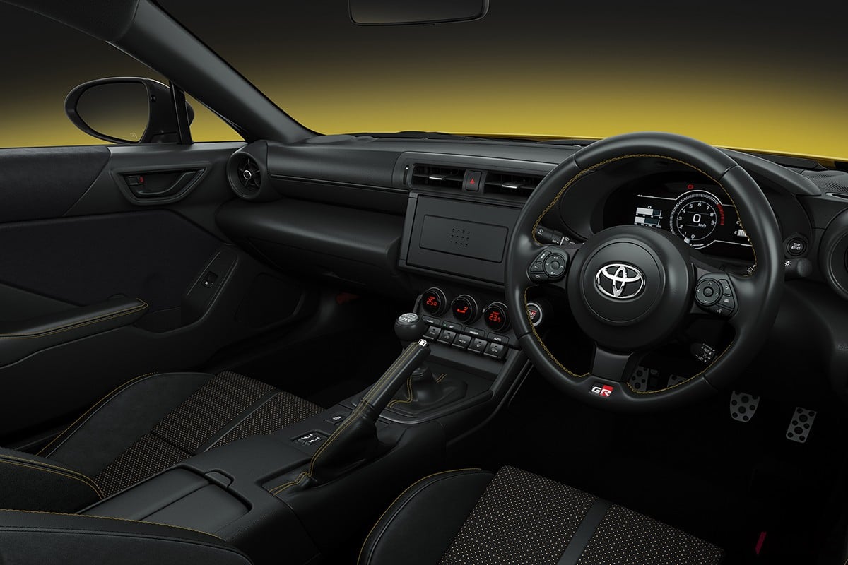 特別仕様車「RZ Yellow Limited」