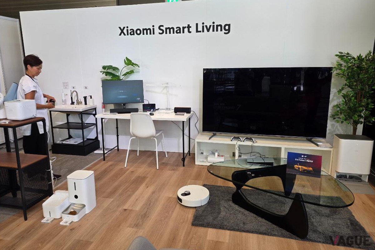 スマートリビングコーナー「Xiaomi Smart Living」エリアには多彩なスマート家電が並び、生活シーンごとに体験できるように配置されていた
